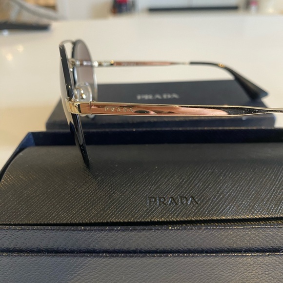 Prada sunglasses - Picture 3 of 6